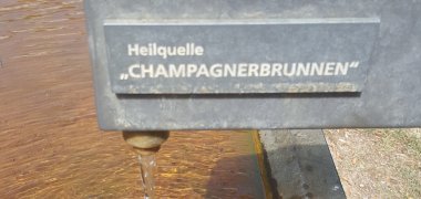 Blick auf den Champagnerbrunnen