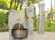 Blick auf den Ehebrunnen im Bad Schwalbacher Kurpark