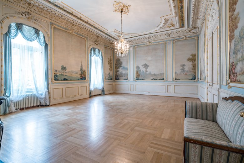 Blick in den Blauen Salon des Alleesaal-Gebäudes