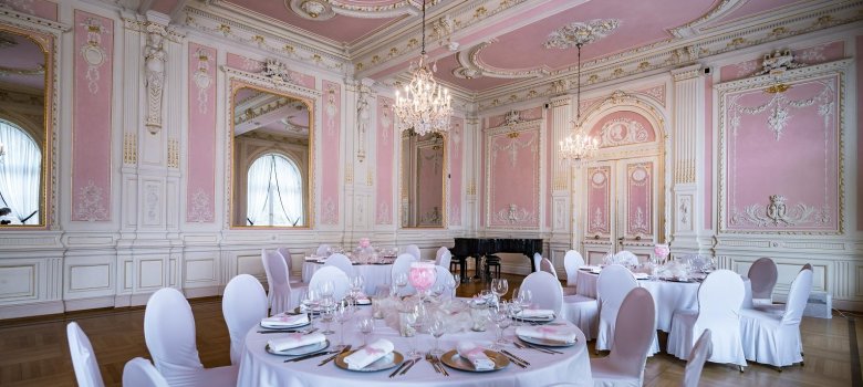 Blick in den Rokoko-Saal mit Bankettbestuhlung