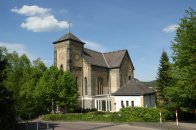 Blick auf die Neuapostolische Kirche in Bad Schwalbach