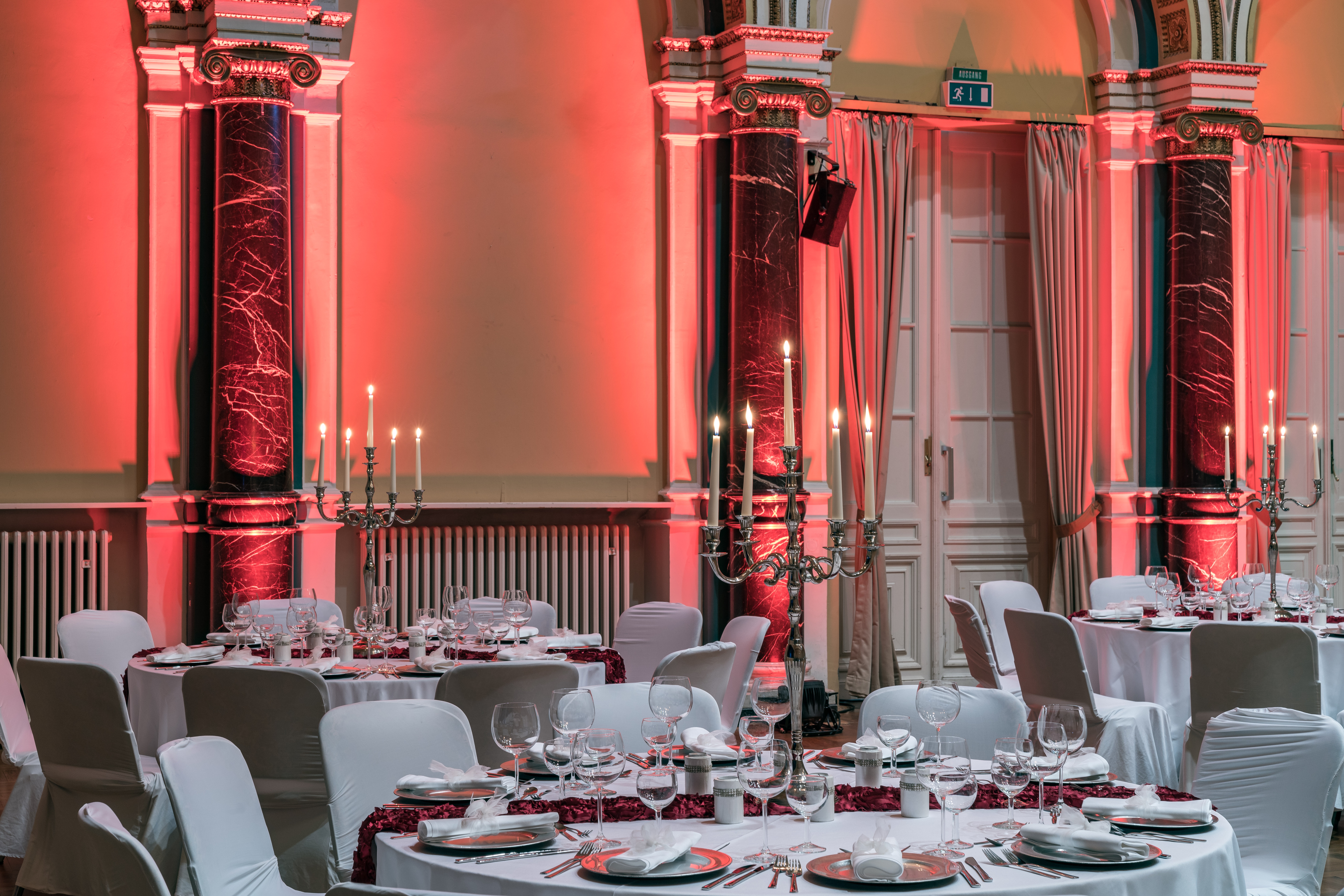 Kurhaus Bad Schwalbach_Bankett Großer Saal Einsicht in den Großen Saal des Bad Schwalbacher Kurhauses mit Bankettbestuhlung