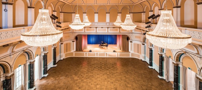 Einsicht in den Großen Saal des Bad Schwalbacher Kurhauses