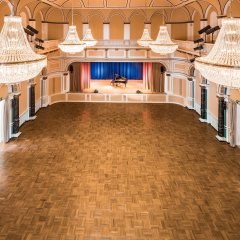 Einsicht in den Großen Saal des Bad Schwalbacher Kurhauses