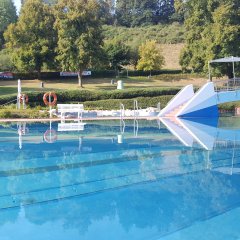 Blick auf das Schwimmerbecken des Bad Schwalbacher Freibades