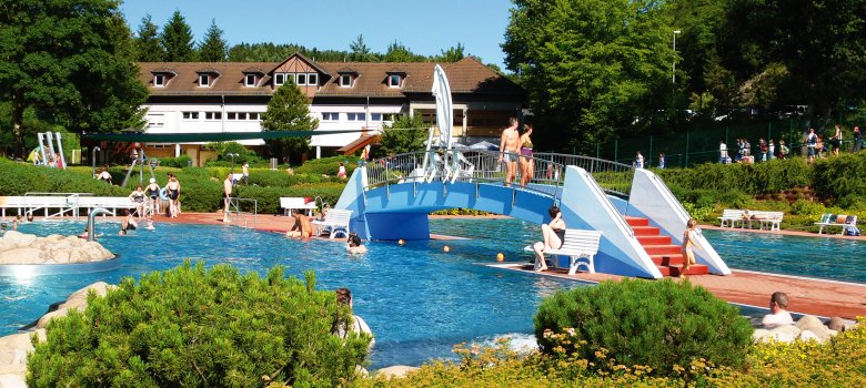 Blick auf das Freibad in Bad Schwalbach