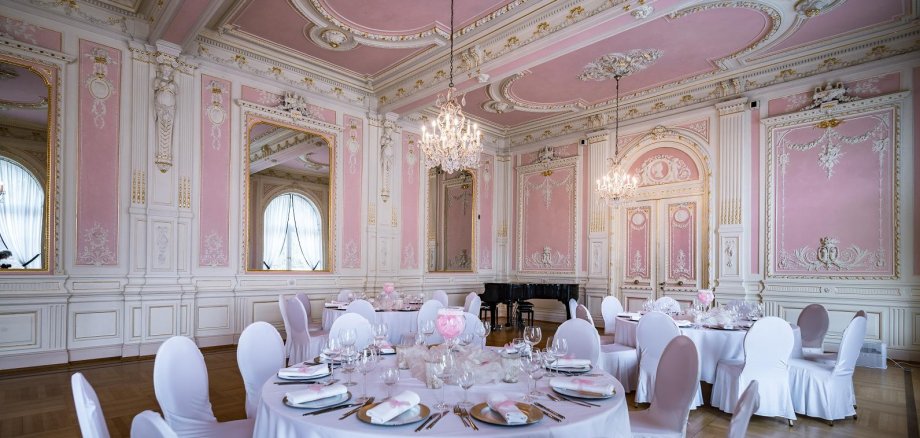 Blick in den Rokoko-Saal mit Bankettbestuhlung