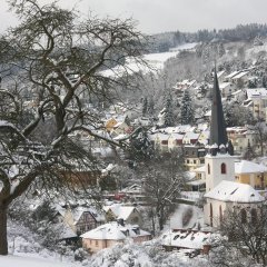 Blick auf die Stadt im Winter
