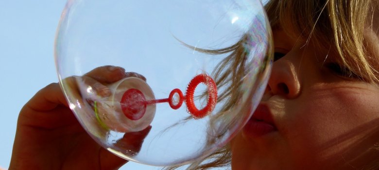 Kind mit Seifenblase Kind mit Seifenblase